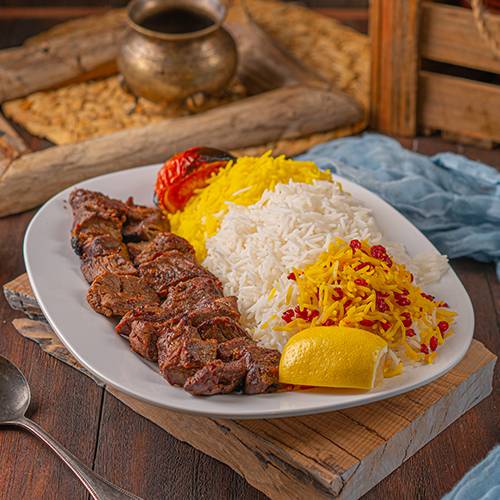 لحم تكا مع عيش