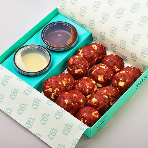 ريد فيلفيت كوكيز مع صوص الشوكولاتة