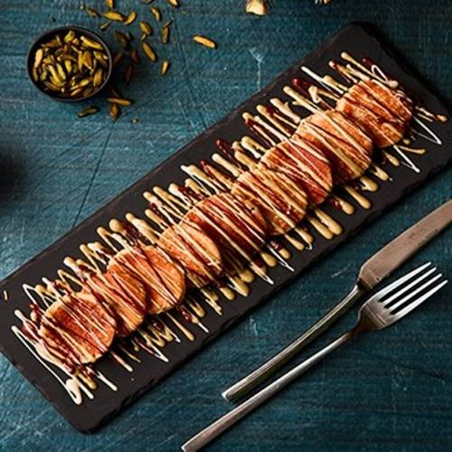 ميني بان كيك صوص الفستق