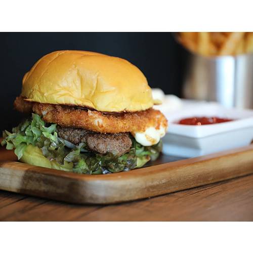 وجبة برجر لحم بالموزاريلا