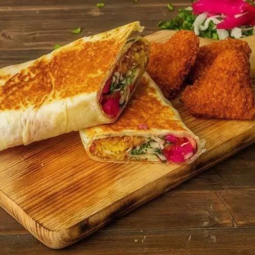 فلافل على خبز التورتيلا