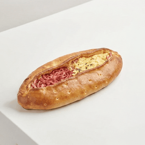 فطيرة مرتديلا كاتشب مايونيز