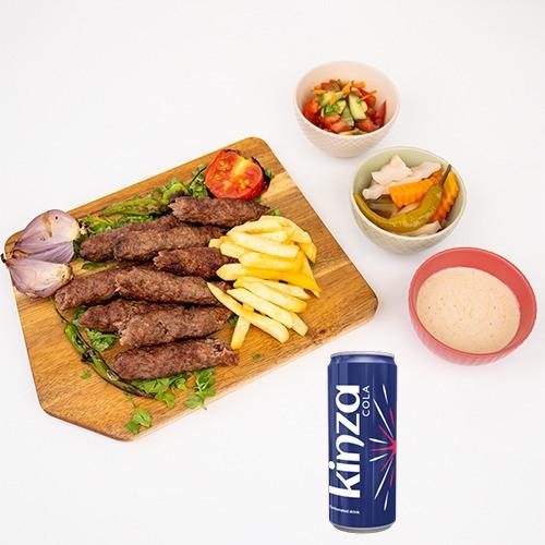 وجبة كفتة مع بطاطس وكينزا