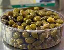 زيت الزيتون وزعتر وزيتون