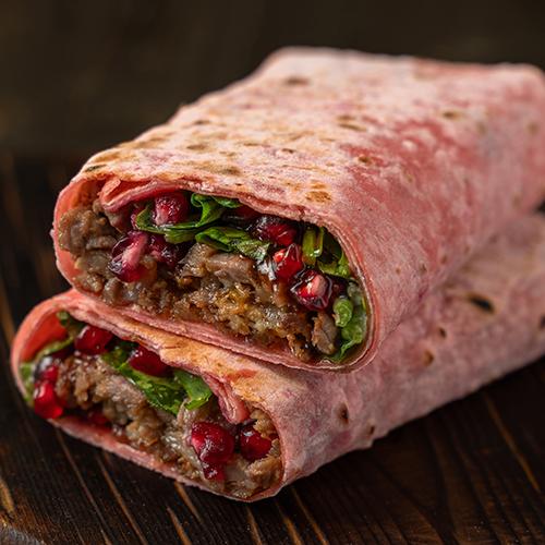 ساندويتش لحم ورمان مع جرجير